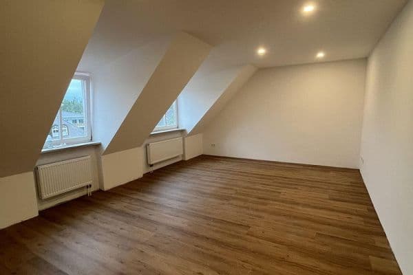 Pronájem bytu 3+1 100 m², Bahnhofsstraße 9, Eichenau, Bavorsko Pronájem bytu 3+1 100 m², Bahnhofsstraße 9, Eichenau, Bavorsko