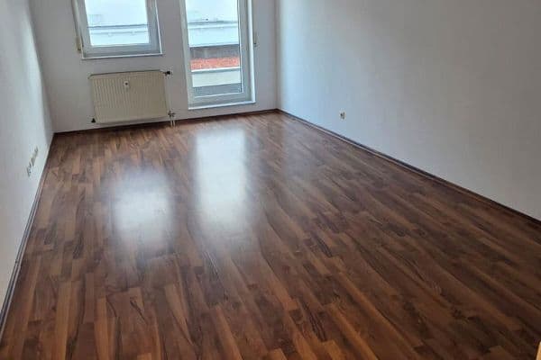Pronájem bytu 2+1 67 m², Nürtingerstraße 4/3, Metzingen Pronájem bytu 2+1 67 m², Nürtingerstraße 4/3, Metzingen