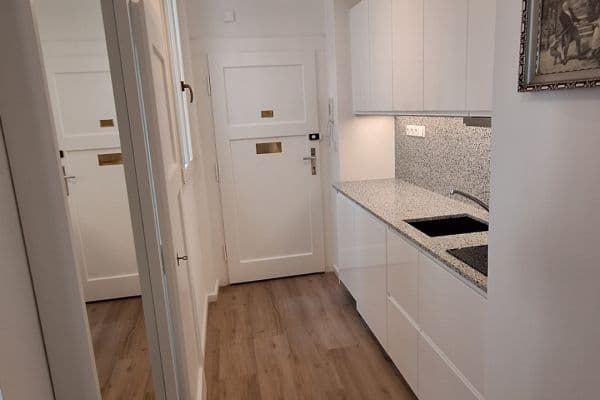 Pronájem bytu 1+kk 32 m², Kodaňská, Praha Pronájem bytu 1+kk 32 m², Kodaňská, Praha