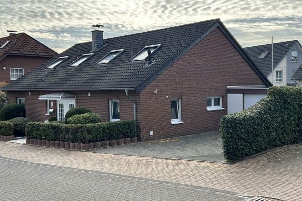 Prodej domu 214 m², pozemek 500 m², Langenfeld Prodej domu 214 m², pozemek 500 m², Langenfeld