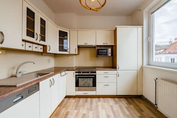 Prodej bytu 3+1 96 m², Plešivecké náměstí, Český Krumlov Prodej bytu 3+1 96 m², Plešivecké náměstí, Český Krumlov