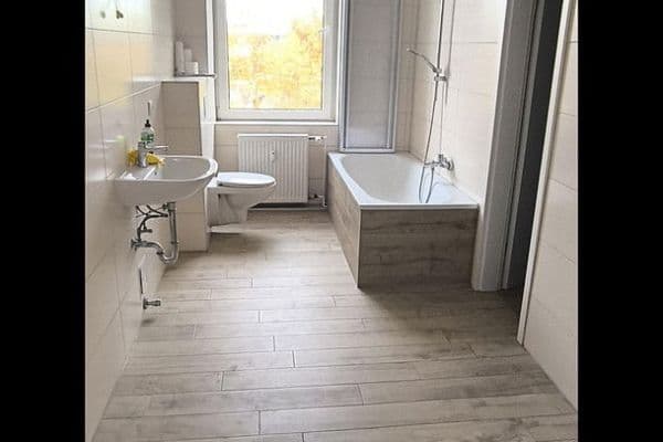 Pronájem bytu 4+1 110 m², Lindhorster Weg 13 a, Wolmirstedt Pronájem bytu 4+1 110 m², Lindhorster Weg 13 a, Wolmirstedt