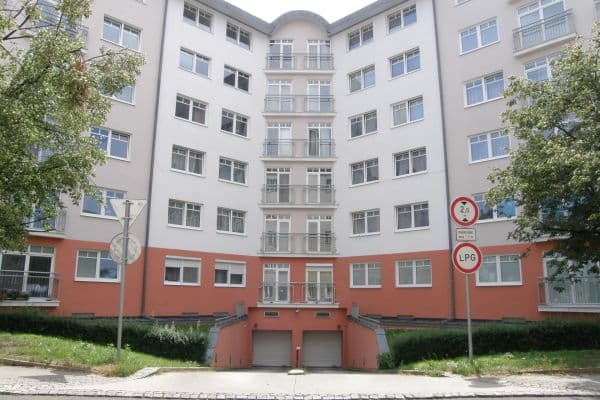 Pronájem garáže 10 m², Přípotoční, Praha Pronájem garáže 10 m², Přípotoční, Praha