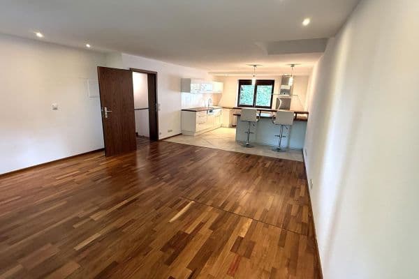 Pronájem bytu 4+1 140 m², Germeringer Straße 20, Planegg, Bavorsko Pronájem bytu 4+1 140 m², Germeringer Straße 20, Planegg, Bavorsko