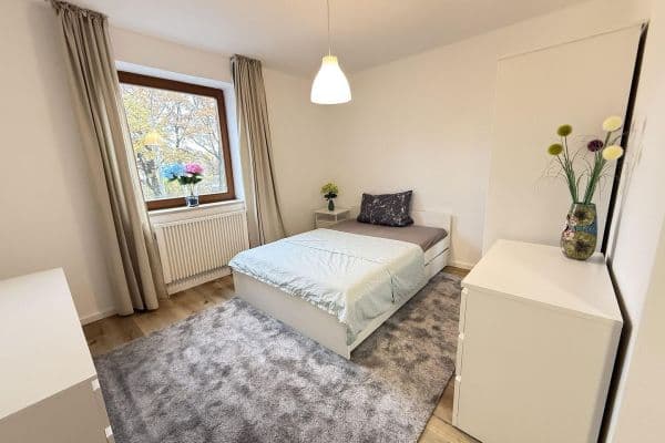 Pronájem bytu 2+1 60 m², Boschetsrieder Str. 121A, München, Bavorsko Pronájem bytu 2+1 60 m², Boschetsrieder Str. 121A, München, Bavorsko