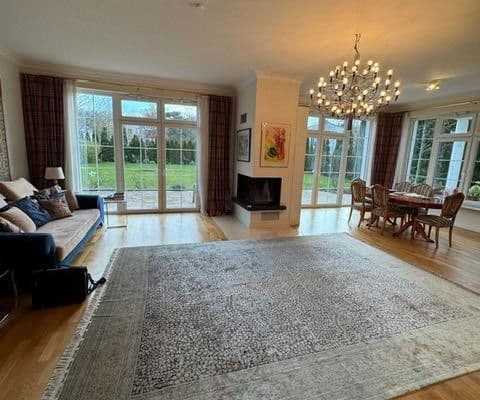 Prodej domu 265 m², pozemek 996 m², Potsdam Groß Glienicke zu Berlin Prodej domu 265 m², pozemek 996 m², Potsdam Groß Glienicke zu Berlin