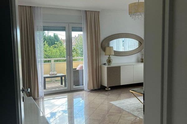 Pronájem bytu 4+1 109 m², Stuttgart Pronájem bytu 4+1 109 m², Stuttgart