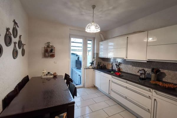 Prodej bytu 4+1 116 m², Gottliebstraße 92, Duisburg Prodej bytu 4+1 116 m², Gottliebstraße 92, Duisburg