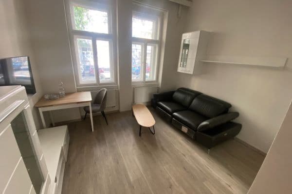 Pronájem bytu 1+kk 18 m², Jagellonská, Hlavní město Praha Pronájem bytu 1+kk 18 m², Jagellonská, Hlavní město Praha