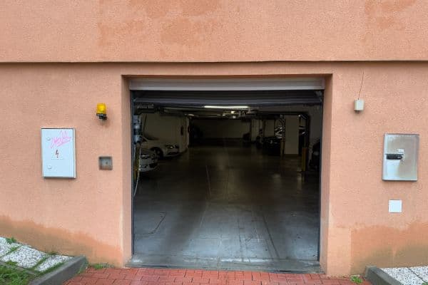 Prodej garáže 14 m², Nad Okrouhlíkem, Praha Prodej garáže 14 m², Nad Okrouhlíkem, Praha