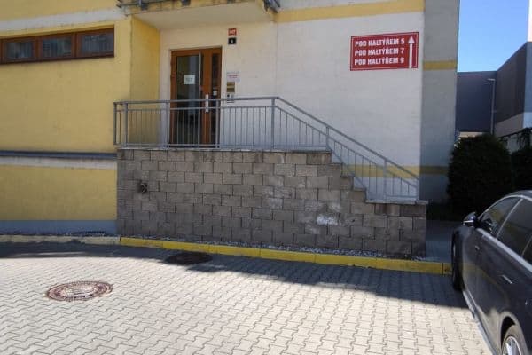 Prodej bytu 3+1 102 m², Za Valem, Praha Prodej bytu 3+1 102 m², Za Valem, Praha