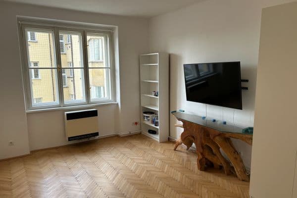 Prodej bytu 1+1 50 m², Ruská, Praha Prodej bytu 1+1 50 m², Ruská, Praha