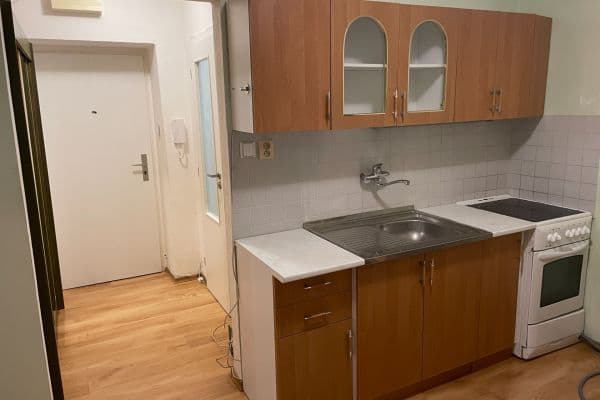 Pronájem bytu 1+1 31 m², Šafaříkova, Uherské Hradiště Pronájem bytu 1+1 31 m², Šafaříkova, Uherské Hradiště