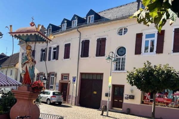 Pronájem bytu 5+1 142 m², Rathausstraße 1, Hochheim am Main Pronájem bytu 5+1 142 m², Rathausstraße 1, Hochheim am Main