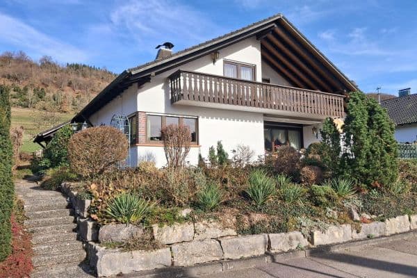 Prodej domu 173 m², pozemek 619 m², Eierbergstraße 6, Schwäbisch Gmünd - Degenfeld Prodej domu 173 m², pozemek 619 m², Eierbergstraße 6, Schwäbisch Gmünd - Degenfeld