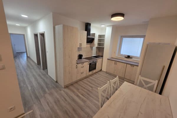 Pronájem bytu 2+1 68 m², Bratranců Veverkových, Pardubice, Pardubický kraj Pronájem bytu 2+1 68 m², Bratranců Veverkových, Pardubice, Pardubický kraj