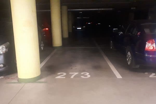 Pronájem garáže 11 m², Pelušková, Hlavní město Praha Pronájem garáže 11 m², Pelušková, Hlavní město Praha