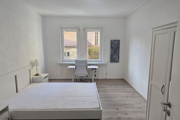 Pronájem bytu 1+1 32 m², Duisburgerstraße 22, Bad Cannstatt, Bádensko-Württembersko Pronájem bytu 1+1 32 m², Duisburgerstraße 22, Bad Cannstatt, Bádensko-Württembersko