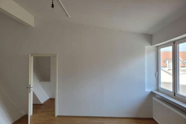 Pronájem bytu 3+1 88 m², Schillerplatz 7, Ludwigshafen Pronájem bytu 3+1 88 m², Schillerplatz 7, Ludwigshafen