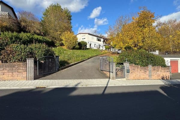 Prodej domu 180 m², pozemek 730 m², Nibelungenstraße 2, Obernburg am Main Prodej domu 180 m², pozemek 730 m², Nibelungenstraße 2, Obernburg am Main