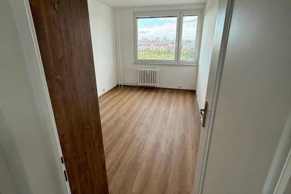 Pronájem bytu 4+1 82 m², Tesaříkova, Praha Pronájem bytu 4+1 82 m², Tesaříkova, Praha