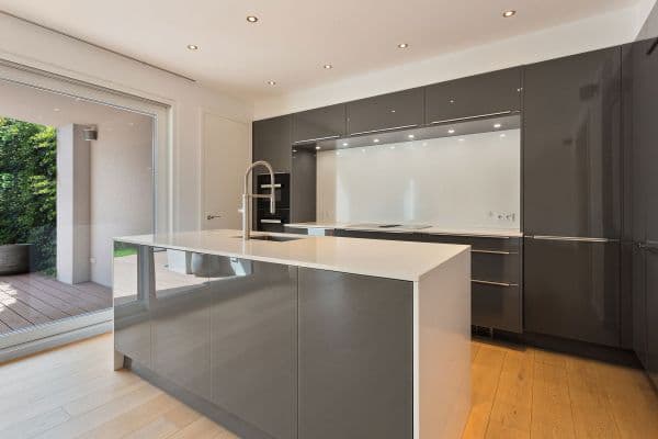 Prodej domu 169 m², pozemek 160 m², Liederbach am Taunus Prodej domu 169 m², pozemek 160 m², Liederbach am Taunus