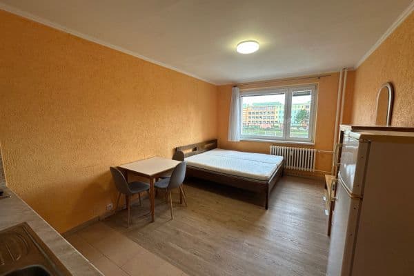 Pronájem bytu 1+kk 25 m², U Koupaliště, Karlovy Vary Pronájem bytu 1+kk 25 m², U Koupaliště, Karlovy Vary