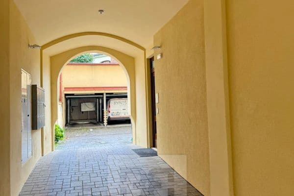 Pronájem garáže 12 m², Rybalkova, Praha Pronájem garáže 12 m², Rybalkova, Praha