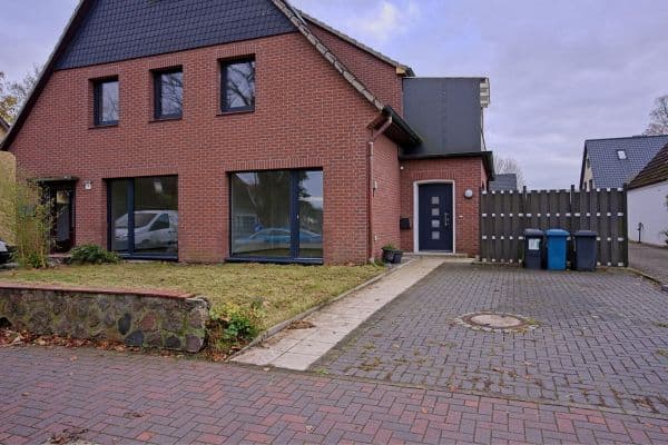 Pronájem bytu 4+1 118 m², Herrenruhmweg 9, Trittau Pronájem bytu 4+1 118 m², Herrenruhmweg 9, Trittau