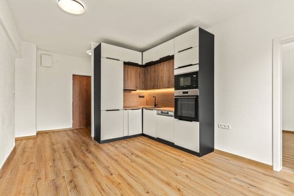 Pronájem bytu 3+kk 58 m², Benešovo náměstí, Pardubice Pronájem bytu 3+kk 58 m², Benešovo náměstí, Pardubice