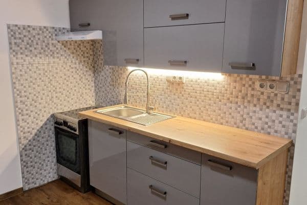 Pronájem bytu 1+1 41 m², třída Edvarda Beneše, Hradec Králové Pronájem bytu 1+1 41 m², třída Edvarda Beneše, Hradec Králové