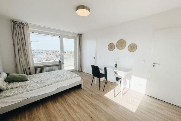 Pronájem bytu 1+1 35 m², Königswieser Straße 1, München, Bavorsko Pronájem bytu 1+1 35 m², Königswieser Straße 1, München, Bavorsko