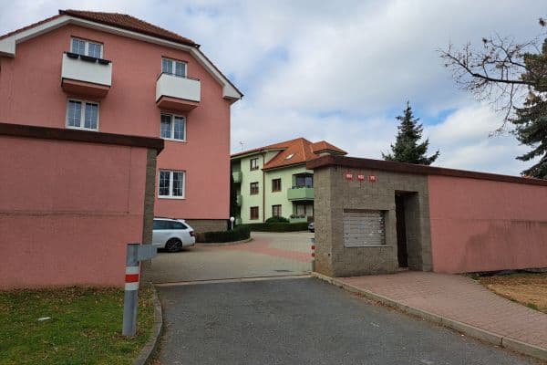 Pronájem bytu 3+kk 78 m², Velvarská, Horoměřice Pronájem bytu 3+kk 78 m², Velvarská, Horoměřice