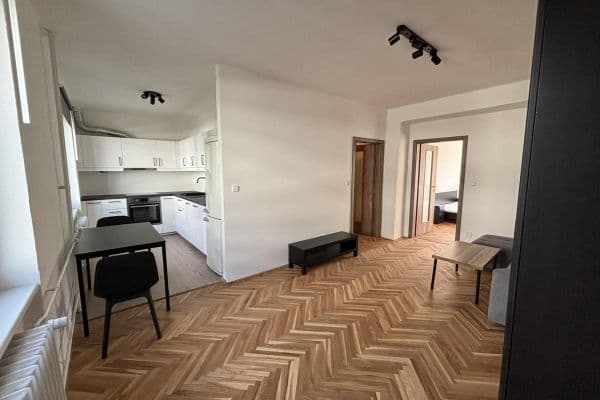 Pronájem bytu 2+kk 53 m², Jihlavská, Praha Pronájem bytu 2+kk 53 m², Jihlavská, Praha