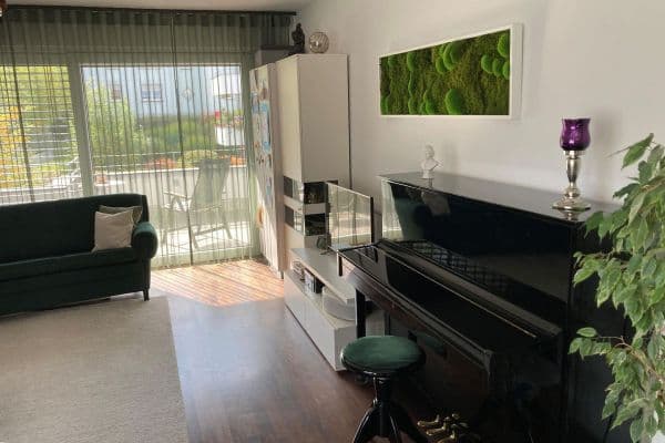 Pronájem bytu 4+1 110 m², Steinenbergstraße 6, Reutlingen, Bádensko-Württembersko Pronájem bytu 4+1 110 m², Steinenbergstraße 6, Reutlingen, Bádensko-Württembersko