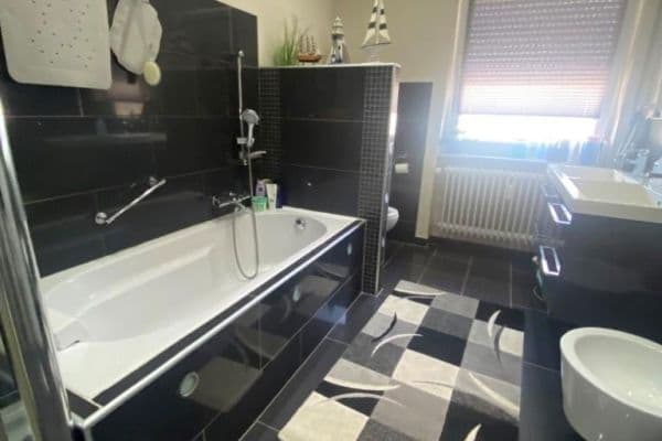 Pronájem bytu 4+1 132 m², Espenstraße 9, 78176 Blumberg, Blumberg Pronájem bytu 4+1 132 m², Espenstraße 9, 78176 Blumberg, Blumberg