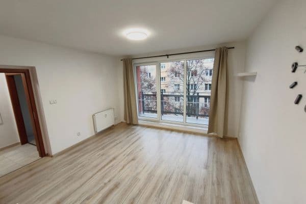 Pronájem bytu 2+kk 56 m², Táborská, Plzeň, Plzeňský kraj Pronájem bytu 2+kk 56 m², Táborská, Plzeň, Plzeňský kraj