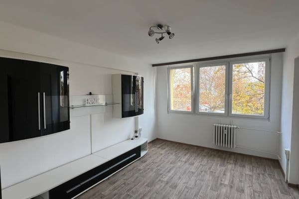 Pronájem bytu 2+1 64 m², Čechovy sady, Kolín, Středočeský kraj Pronájem bytu 2+1 64 m², Čechovy sady, Kolín, Středočeský kraj