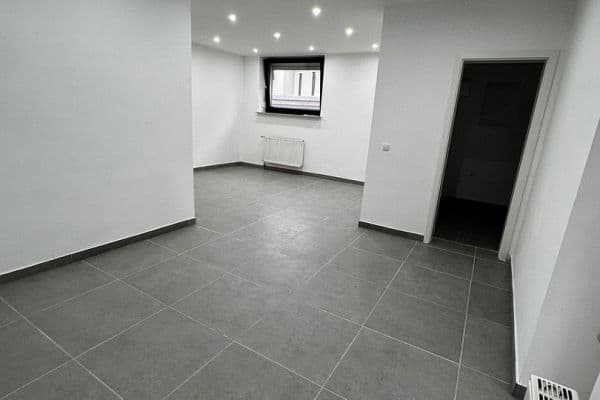 Pronájem bytu 3+1 110 m², Atzelbuckelstraße 5, Mannheim Pronájem bytu 3+1 110 m², Atzelbuckelstraße 5, Mannheim