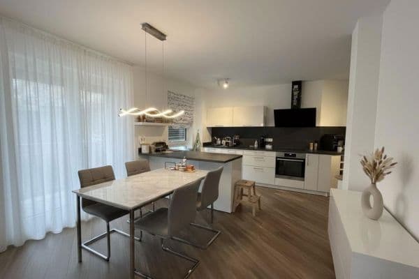 Pronájem bytu 3+1 90 m², Künzelsau Pronájem bytu 3+1 90 m², Künzelsau