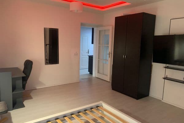 Pronájem bytu 2+kk 70 m², Domažlická, Praha Pronájem bytu 2+kk 70 m², Domažlická, Praha