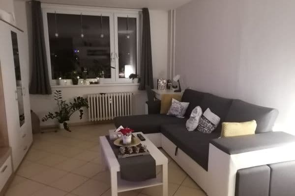 Pronájem bytu 1+kk 30 m², třída Edvarda Beneše, Hradec Králové Pronájem bytu 1+kk 30 m², třída Edvarda Beneše, Hradec Králové