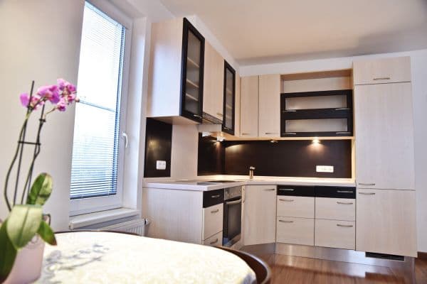 Pronájem bytu 2+kk 56 m², Velenovského, Praha Pronájem bytu 2+kk 56 m², Velenovského, Praha
