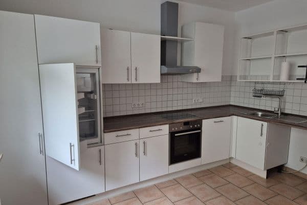 Pronájem bytu 3+1 84 m², Düsseldorf, Severní Porýní-Vestfálsko Pronájem bytu 3+1 84 m², Düsseldorf, Severní Porýní-Vestfálsko