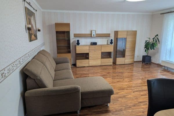 Prodej bytu 4+1 109 m², Neuss, Severní Porýní-Vestfálsko Prodej bytu 4+1 109 m², Neuss, Severní Porýní-Vestfálsko