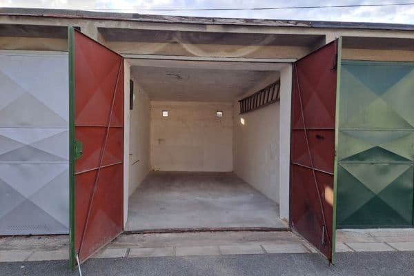 Pronájem garáže 18 m², K Vinici, Pardubice, Pardubický kraj Pronájem garáže 18 m², K Vinici, Pardubice, Pardubický kraj