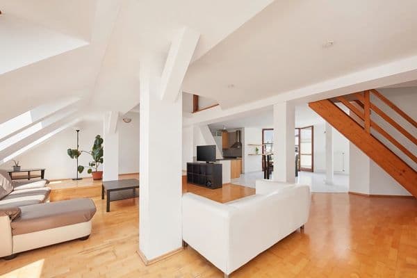 Pronájem bytu 3+kk 205 m², Mojmírova, Prague Pronájem bytu 3+kk 205 m², Mojmírova, Prague