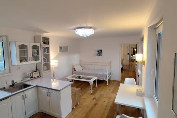 Pronájem bytu 2+kk 43 m², U Obory, Sulice Pronájem bytu 2+kk 43 m², U Obory, Sulice