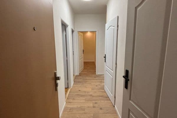 Pronájem bytu 3+1 85 m², Gončarenkova, Praha Pronájem bytu 3+1 85 m², Gončarenkova, Praha