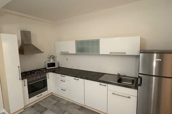 Pronájem bytu 2+1 44 m², Zálužická, Ružinov Pronájem bytu 2+1 44 m², Zálužická, Ružinov